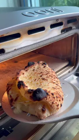 𝔹𝕣𝕚𝕖 & 𝔽𝕚𝕘 ℙ𝕒𝕟𝕦𝕠𝕫𝕫𝕠 𝕒𝕜𝕒 ℙ𝕚𝕫𝕫𝕒 𝕊𝕒𝕟𝕕𝕨𝕚𝕔𝕙 I am so psyched to share this Panuozzo aka pizza sandwich with you because it is SO unbelievably good, a perfect symphony of flavors!  The creamy brie melts into the delicate sweetness of fresh figs, perfectly balanced by the savory prosciutto cotto. A drizzle of hot honey adds a touch of heat while the peppery rocket leaves bring a fresh bite. All of these deliciousness is nestled between the crisp and fluffy pizza sandwich bread, creating a harmonious and dreamy blend of textures and tastes! 😋 This is the first time I’m trying fresh figs, it’s not commonly available here. Do you enjoy figs? RECIPE  (Makes 2) Main Dough :   200g 00 Flour (or Bread Flour) 30g Active Levain (or 2g Instant Yeast) 140g Water 4g Salt   Fillings : Brie  Fig Rocket Leaves Olive oil Smoked sea salt ⭐️ʟɪɴᴋ ɪɴ ʙɪᴏ ғᴏʀ ғᴜʟʟ ʀᴇᴄɪᴘᴇ ! Many of you are asking about my pizza oven. I’m using the All-electric Ooni Volt 12 from @Oven Depot SG The weather been crazy hot 🥵 interspersed with frequent rain🌧️ I’m so glad I can still make pizzas and sandwiches indoors for my family and friends! If you’re in Singapore, don’t miss Oven Depot Sg ‘s birthday celebration sale which is running from 30 Aug - 1 Sep 2024! Enjoy discounts of up to $170 off! Sales promotion valid on the official website www.ovendepot.sg and authorised retailers.  . . . . . . #Sourdough#homebaking##pizza#focaccia#italianfood#guthealth#lievitomadre#masamadre#bread#bake#artisanbread#fyp#recipes#homecooking#recipereel#naturalfermentation#asmr#satisfying#sandwich#bakersoftiktok#levain#shebakesourdough#homebakery#neapolitanpizza#sourdoughstarter#sweetstiffstarter#bakingtipsandtricks#天然酵母#天然酵母パン