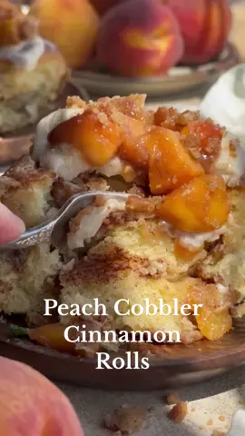 Peach Cobbler Cinnamon Rolls - Give peach season a proper sendoff 🥲🫡 #peaches #cinnamonroll #fypage #baking #summervibes #desserttiktok #peach #fypppppp #dessert #recipesoftiktok 