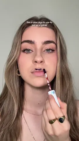 so you can forget about reapplying your lipliner 🤝 #makeup #liptint #makeuptutorial #lips products: @Wonderskin Beauty lip tint + @Guerlain lip oil