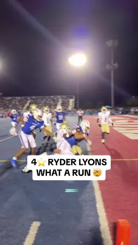 HOW DID THE QB ESCAPE FOR A TOUCHDOWN 😮🔥  (🎥: sean.dupre/IG) #football #run #athlete #highlight #touchdown #quarterback #highschoolfootball 
