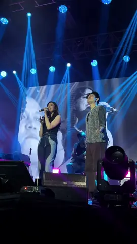 akhirnya gak LDR lagi nyanyinya hehe 🥹 thank you for having me kakak2 @Juicy Luicy !!  Konser Untuk Korban Sakit Hati Surabaya pecah!!