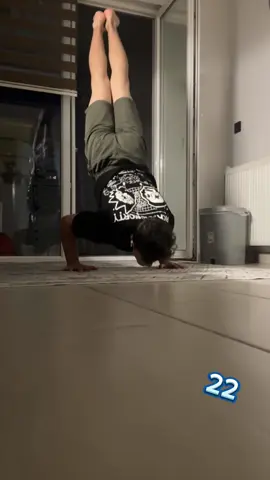 22 handstand pushups (the camera kept lossing the focus 😆😆)   #streetworkout #calisthenics #planche #fyp #gym #plancheworkout #finger #insane #handstandpushup #handstand #fyp 