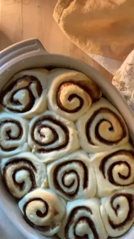 @Tini👩🏼‍🍳🔥 — One of my absolute favorites, the process is just so rewarding and ofc delicious #cookingfortini ✨🍁🤍 homemade cinnamon rolls #cinnamonrolls #fallbaking #baketok #homemade 