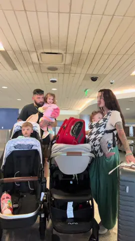 Early flight to disney!!! #disneyland #disneylandcalifornia #disneyparks #disney #momof3 #MomsofTikTok #fyp #fy 