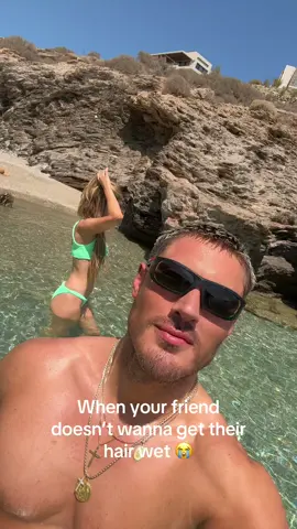 When your friend doesn’t want to get her hair wet @Chrishell.Stause 