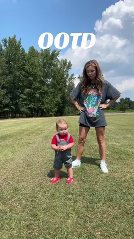 I’m a cool mom can’t you tell by the way I dress? #fyp #foryoupage #MomsofTikTok #boymom #OOTD 