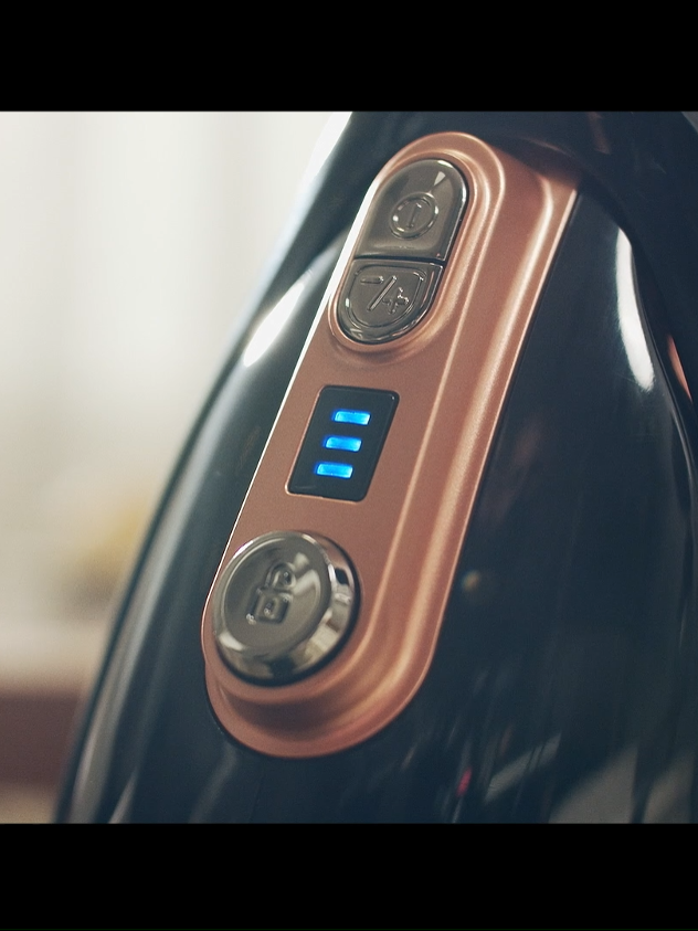 Aspirador Pó Vertical Sem Fio Bateria 45 Minutos Bivolt 2 em 1 Vertical Duo Clean Oster 1100W Oasp651Super Poder Sucção Superpoder de Limpeza com o Aspirador Oster Duo Clean! Diga adeus à sujeira e olá à praticidade! Com o Aspirador de Pó Vertical Sem Fio Oster Duo Clean 2 em 1, a limpeza da sua casa nunca mais será a mesma. Por que escolher o Oster Duo Clean? Liberdade sem fios: Limpe todos os cantos da sua casa sem se preocupar com cabos atrapalhando! Versatilidade incrível: Use-o como aspirador de mão para limpar o carro, sofá e até mesmo os cantos mais difíceis de alcançar. Bateria de longa duração: Até 45 minutos de autonomia para você limpar a casa toda sem interrupções! Tecnologia Duo Clean: Ajuste a potência de acordo com a superfície que você está limpando, garantindo um resultado impecável e preservando seus móveis. Filtragem eficiente: Seus 3 níveis de filtragem e filtros laváveis capturam até 99,9% dos alérgenos, deixando o ar da sua casa mais puro. Design elegante e compacto: O Duo Clean é perfeito para qualquer ambiente e não ocupa muito espaço. Marca confiável: Oster é sinônimo de qualidade e durabilidade, garantindo um produto que vai durar por muitos anos. Imagine um lar sempre limpo e organizado, sem esforço! Com o Oster Duo Clean, você terá mais tempo para aproveitar as coisas que realmente importam. Não perca mais tempo! Adquira agora mesmo o seu Aspirador Oster Duo Clean e experimente a diferença! Liberdade: 