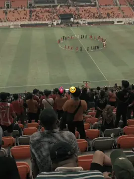 🥹#CapCut #fypbcaxyz #fypシ #jakartakeras #awaydays #jakmania #persissolo 