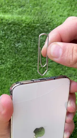 Coloque um Clips em seu Celular 📱 E veja a mágica acontecer 👏🏻😱 #celular #viral #ferramentas #facavocemesmo 
