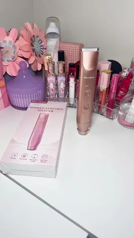 🪻✨💧lefttt my skinnn sooo smootthhhh!!!!                                           #electric #shaver #womanshaver #smooth #inlove #tiktokmademebuyit #for #foryoupage #viral #proackages #thankyou #collaboration #featureme 