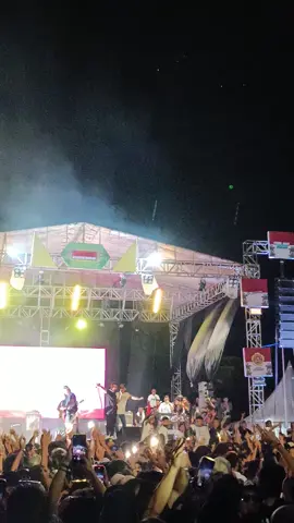 sisa tadi mlm di lapangan umum Pringgasela 🤩🤩🤩🤟 lanjut lagi tanggal 1 September,🤩🤟mana nih yang dari Mataram tadi mlm😅 #konserlombok #amtenaroficial #anakpulau #amtenar #semetonamtenar #lomboktimur #pringgasela #amtenar #lomboklove #lombokvirall🌴🌴 