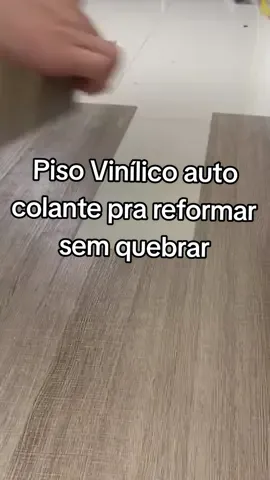 Piso vinílico adesivo muito resistente com textura, ótima opção de reforma do seu piso sem bagunça sem quebradeira e que você mesmo pode fazer!  #reformalimpa #shopee #achadinhos 