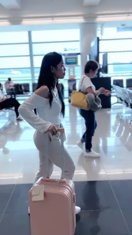 Finally, i have my airport transition ✈️  #fyp #airporttransition #travel #firsttimetravel #singapore #fyppppppppppppppppppppppp #goals #merlion 