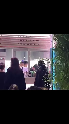 it actually P’faye & P’lingling who coincidentally meet each other 😭 #linglingkwong #fayeperaya 