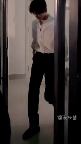 sơmi trắng×quần tây mà cỡ đó #truonglanghach #zhanglinghe #yeuem #anhdaohophach #xh 