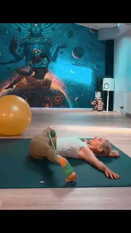 Just normal day with my reaistance band. 😁#widesplits #lyyoga #Videoleap 