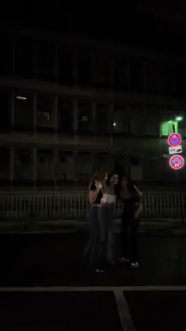 oh to be young and dancing in the rain for 2 hours..