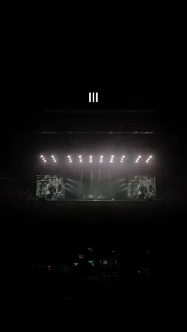 แค่เธอทักทายฉันคงจะละลาย ฉันจึงผ่านไปให้เธอได้มองเห็นกัน ..  #gfest #marathonconcertfest  #threemandown 