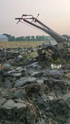 😪😪#madiun24jam #jetlumpur #ngiwomadang #kubota_tractor #traktorsawah 