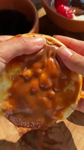 Trio Mineiro 💛 Doce de leite + queijo + pão de queijo  Pão de queijo formato waffle da @fornodeminas  1 colher de sopa de doce de leite  2 fatias Queijo Minas Fresco  Levar na Air fryer a 180 graus de 5 a 6 minutos  Gente, juro esse cafezin ficou sensacional 🤤🫶🏽 ✅ Já salva pra não perder  #paodequeijo #pãodequeijo #paodequeijowaffle #waffles #docedeleite #docedeleitecaseiro #queijo #queijominas #queijocomdocedeleite #cafedamanha #cafedamanhafit #cafedamanhasaudavel #cafedatarde #fornodeminas #café #cafes #cafe #comidamineira #minasgerais