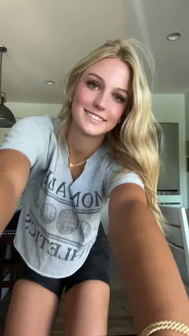 Thus is why im not on the dance team !!  please someone can we learn the actual dance   #fyp #viral #dance 