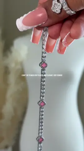 I don’t do to much #verydemure #braceletstacks #katrinazbox #bracelets 