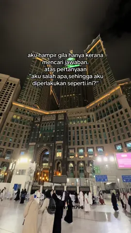 aku hampir gila hanya kerana mencari jawaban.  atas pertanyaan  