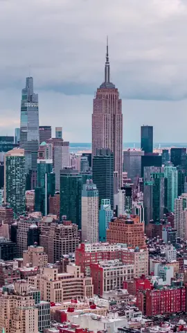Views that leave you breathless. #summitonevanderbilt #landmarkphotography #nycphotography #aerialview #nycskyline #dronevideos #visitnyc #vacationdestination