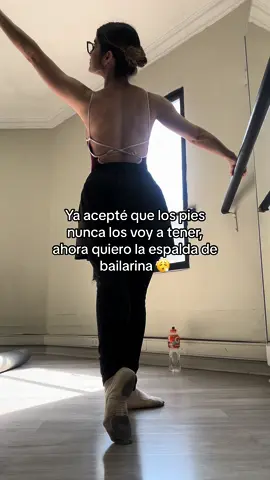 Mi maestro de ballet siempre dice que todas tenemos ese “algo” natural que hay que aprovechar, y yo como bailarina adulta me lo he tomado aún más en serio. Puede que no tenga jamás ese arco del pie soñado, pero aprovecharé todo lo que tenga para bailar ❤️ #ballerina #ballet #espaldadebailarina #ballerinabody #balletclasico 