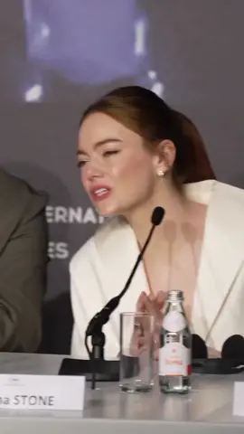 La reacción de Emily Stone cuando un periodista la llama por su verdadero nombre. #emmastone #emilystone #fyp #fypage #cine #cineentiktok #viral #film #movies #hollywood 