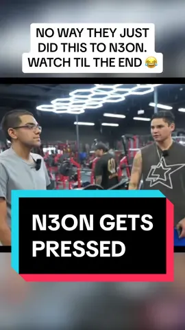 N3on gets pressed by Ryan Garcia, Bradley Martyn & Fousey live on kick at Zoo Culture #n3on #fousey #kick 