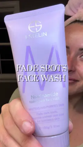 Finally something that lightens my freckles and brightens my skin ✨ #freckles #darkspots #sunspots #agespots #skincare #skincareroutine #niacinamide #niacinamideserum #faceserum #brightening #glow #naturalglow #skintok #BeautyTok #estelin #CapCut 