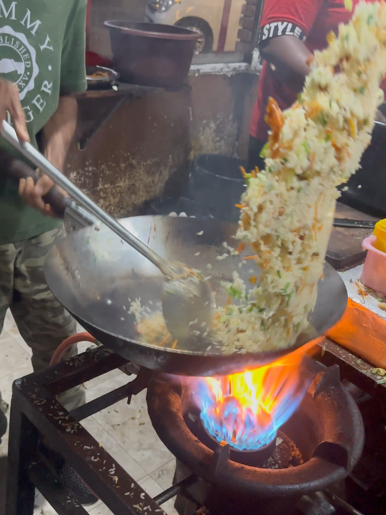 1500 Rupees (5$) Sri Lankan Seafood (සී ෆුඩ්) Fried Rice 🇱🇰 #streetfoods #srilanka