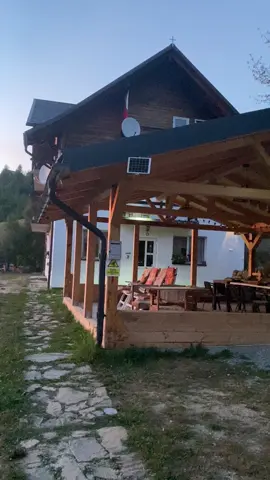 Casa Teodora, Albac, jud. Alba  Vă așteptăm cu drag la noi, unde cerul vă oferă spectacole uimitoare, atât dimineața cât și seara. Detalii la nr de tel: 0757180160 #apusenimountains⛰ #holiday #cabanadeinchiriat #cazare #foryou 