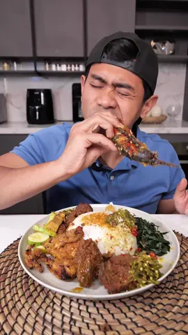 Ya, iya jelas happy! Jaman sekarang udah gak perlu panik lagi kalo ketinggalan dompet, kan ada GoPay @GoPay Indonesia yang bisa transfer se-satset itu!  Udah gitu, transfer lewat GoPay GRATIS pula ke semua bank sampe 100x 😳 & ada jaminan tepat waktu dalam 1 menit, kalau lewat dari itu dapet kompensasi 50 ribu. Kalian juga bisa free top up 5x loh!  Tunggu apalagi, transfer uang pakai GoPay transfer aja! Ayo donlot sekarang! #GopayTabungan #SaldoTumbuh