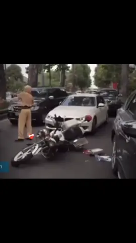 chống đối và cô chấp tìm cách thoát khỏi CSGT và chính sự cố chấp đó đã gây ra tai nạn và hư hỏng gây mất trật tự giao thông.#csgt #canhsatgiaothong #police #congannhandan #giaitritiktok #xuhuongtiktok2024 #tiktokindia 