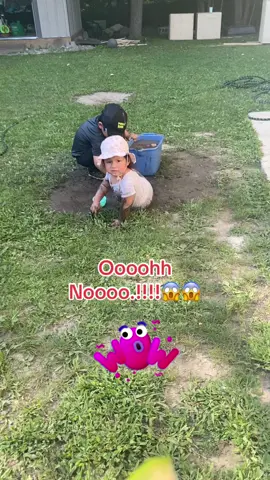 #niñosjugando #niñostravisos #niñosviralesentiktok @lisethbalvoa9 @Stephy Pazmiño @sthel Blb los niños son una bendición dejenlos jugar y vivir a plenitud su etapa, Dios los bendiga .!!!🙏❤️☺️