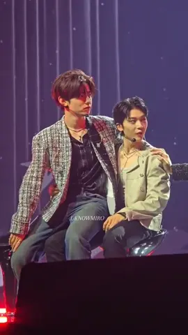 Matthew is so lucky 😩 #zhanghao #hanbin #jiwoong #hanbin #yujin #guwook #matthew #ricky #gyuvin #hao #haobin #luckyz #zb1 #rosin #zerobaseone #zerose #rosin #zhanghaoedit #center #fyppppppppppppppppppppppp #foryou #foryoupage #explore #fyp #fypシ 