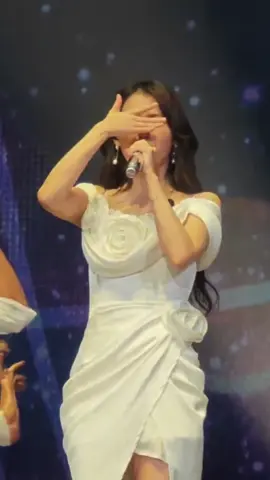 You & I by IU.  Chorus dance at HER World tour concert. #iu #leejieun #uaena #dlwlrma #youandi#iufancam  #iuherworldtour #kpop