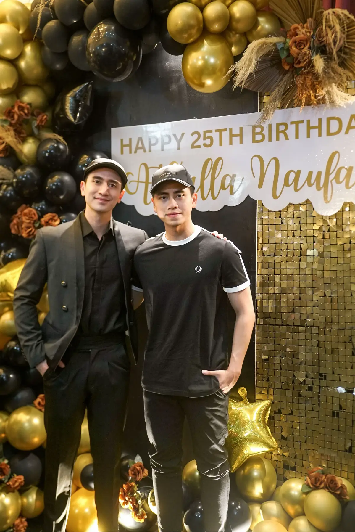 Barakallah Fii Umrik untuk adik saya tercinta. Dulu pas kecil kalau ultah minta mainan, sekarang minta 