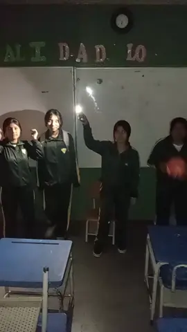 ksksk ya pero las chicas del 2b🫨🫶🏻xd pronto otro con los chicos#paratii #fypシ #sigueme_y_te_sigo #elmejorsalón #Viral #2b #paratiiiiiiiiiiiiiiiiiiiiiiiiiiiiiii #2B #ylaquepuedaquesoporte #paraiso #foryou#fyppppppppppppppppppppppp #fyp #tikok #paratii #gitana 