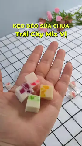 Đếm xem có bao nhiu viên kẹo🤓 #minhlaanh0410 #mukbang #review #foodreview #doanvat #keodeo #keodeosuachua #keodeosuachuatraicay #xuhuong #anvatcungtiktok #xh 
