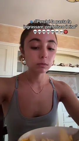 Mangiate vi prego Ciò che fa ingrassare é l’ECCESSO Non i carboidrati 💀 #perte #viral #gymgirl #alimentazione #fyp 