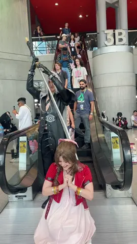 had to hit the remix… PART TWO OF THE ESCALATOR VIDEO THAT STARTED IT ALL!!! (feat me laughing bc this is too funny not too) sephiroth is @cuisine.cos on instagram!) #finalfantasy #ff7 ##finalfantasy7#finalfantasy7remake #ff7r ##finalfantasy7rebirth#aerith ##aerithgainsborough#cosplay ##anime##cloud#cloudstrife ##aerithcosplay##tifa#tifalockhart ##tifalockhartcosplay#cloudstrifecosplay#cloudstrifecosplayothcosplay #finalfantasycosplay 