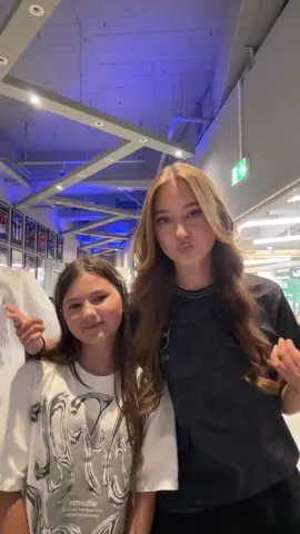 Doing the trend with @𝑴𝒂𝒓𝒊𝒂𝒏𝒂 ❤️ 