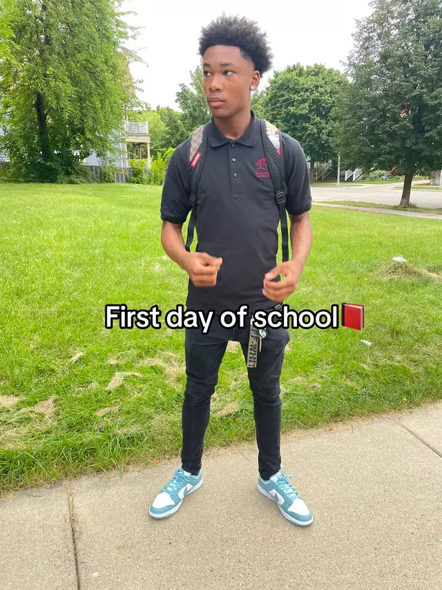 Man my son started his last and final year of high school today damn where did the time go that boy a Sr now and I’m a senior citizen now 🤦🏾‍♂️ so proud of the kid love ya keep being amazing @Mak🅿️💔 