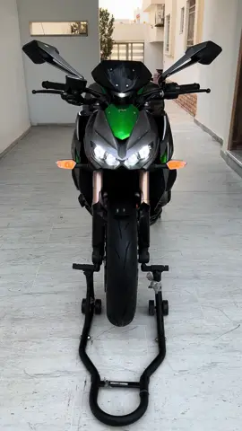 ‎متع عينيك و صلي عنبي 🍓  ‎بسم الله ماشاء الله 🥰.                                                 A vendre Kawasaki z1000 robot ABS  ✅carte grise tunisienne  ✅fin série 38  ✅moto neuve ——d’accessoires 👍 ✅double Leo Vince 🔈 ✅️couple pneu neuves 100/100 ✅top block  d’origine Kawasaki                                  ✅ support de plaque d’origine Kawasaki / deux chaises confort / cage carter d’origine Kawasaki  / support réservoir rezoma /feux arrière LED  ☎️ pour plus d’info Tél : 29310715