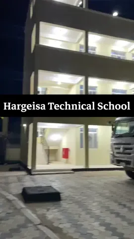 Dhulka Walatolaya wana lagu tabcaya Rag tashaday matamar yara ? Hargeisa Thechnical Institute #hargeisa#foryou #fyp #somaliland #viral #cctv #somalitiktok #tendencia #fypシ #electrician #foryoupage  @𝐄𝐧𝐠 𝐒𝐚𝐜𝐚𝐝   @𝐄𝐧𝐠 𝐒𝐚𝐜𝐚𝐝  