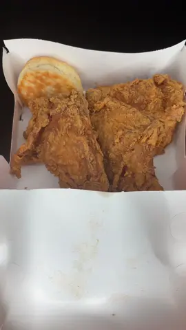I love when my popeyes chicken is crunchy #popeyes #popeyesbiscuit #popeyeschicken #chicken #chickenwings #asmrsounds #asmrvideo #asmrfood #foryoupage #foryou #fy #fypage #fypシ゚viral #Foodie #food #foodtiktok #blowthisup #mukbang #mukbangeatingshow #mukbangs @Popeyes 