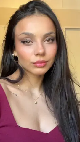 Les prometo que tardab 2 segundos y queda top🫦🧚🏾‍♀️💁🏽‍♀️#makeup #fyp #fypシ゚viral #trending #lip #parati #fypシ #tutorial #makeuptutorial #look #ideas #makeuplook #makeupidea #Eyeliner 